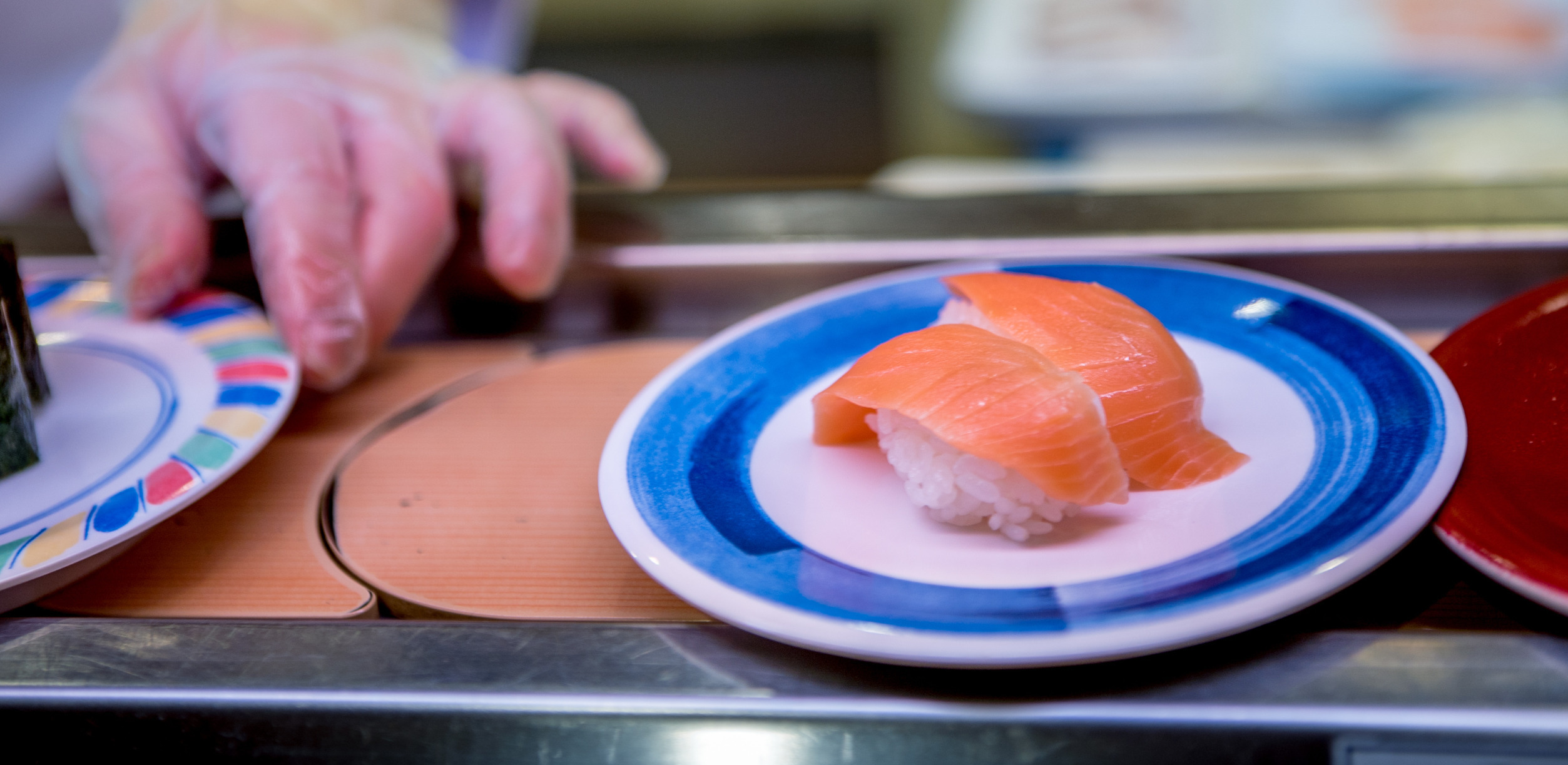 Au Japon, le concept du “kaiten-zushi” (“sushi tournant”, en japonais) est en train de muter