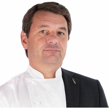 Mi-chef, mi entrepreneur, Laurent Capdeville a créé SLC pour accompagner les chefs dans la conception de leur cuisine et de leur logistique culinaire.
